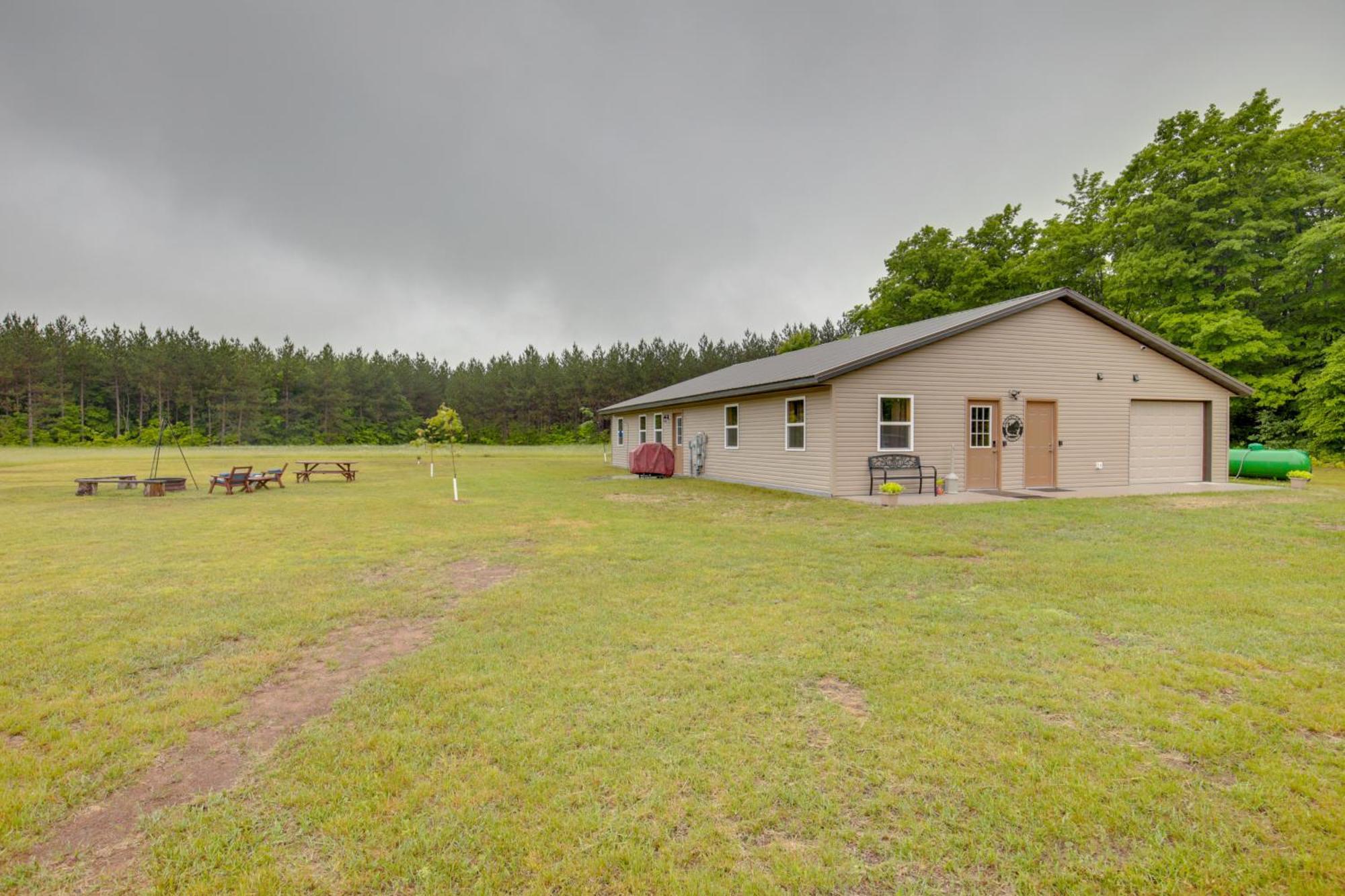 Toivola Home With Fire Pit 8 Mi To Lake Superior! Exterior foto