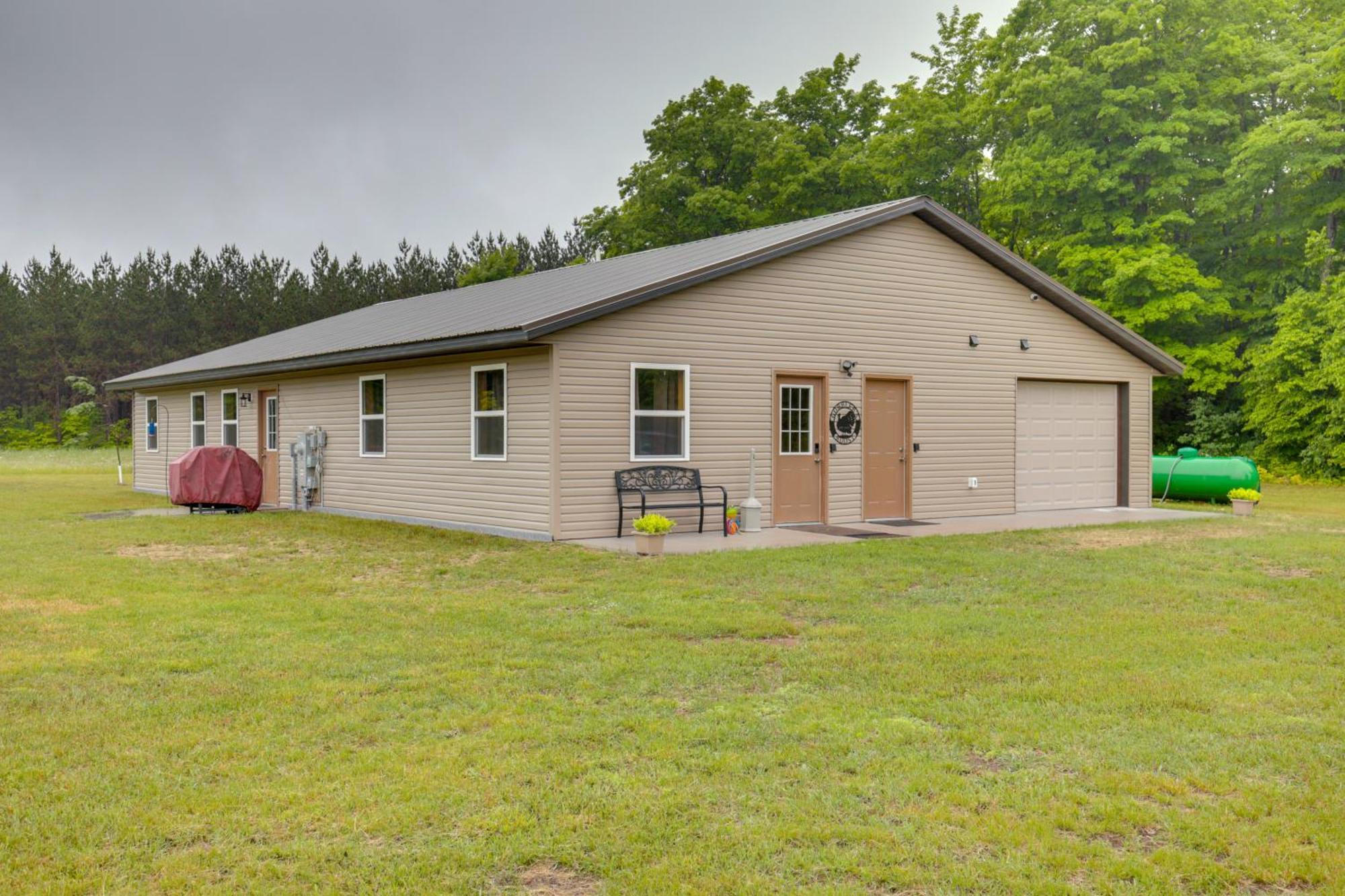 Toivola Home With Fire Pit 8 Mi To Lake Superior! Exterior foto